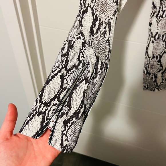 ALC Elijah Python Snakeskin Pull On Pant Size 2 - Picture 4 of 5